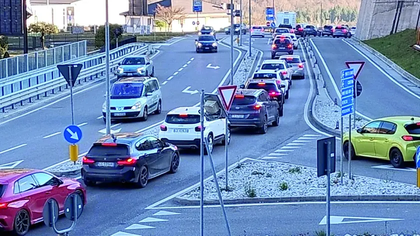 Una immagine della statale Alemagna, arteria molto trafficata.