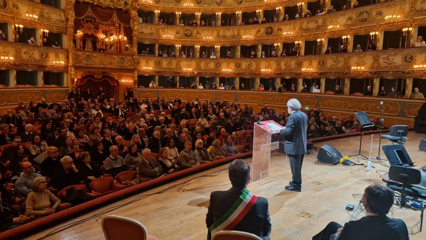 L'intervento di Dario Calimani sul palco della Felice (foto Matteo Tagliapietra/Interpress)