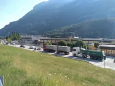 Camion incolonnati lungo l'Alemagna