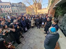 La cerimonia per il Giorno della Memoria al Campo del Ghetto Nuovo a Venezia