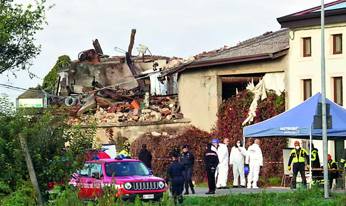 La casa di campagna dopo l'esplosione