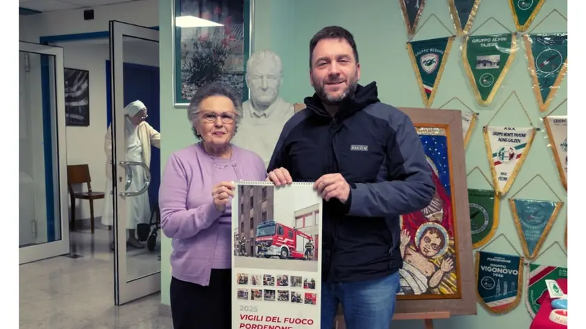 Carmen Rosset Gallini durante la presentazione del calendario dei vigili del fuoco di Pordenone (foto Facebook)