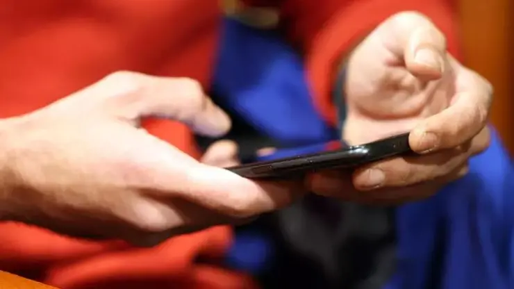 Messaggi ingannevoli e voci clonate: le truffe digitali sono concepite a regola d'arte