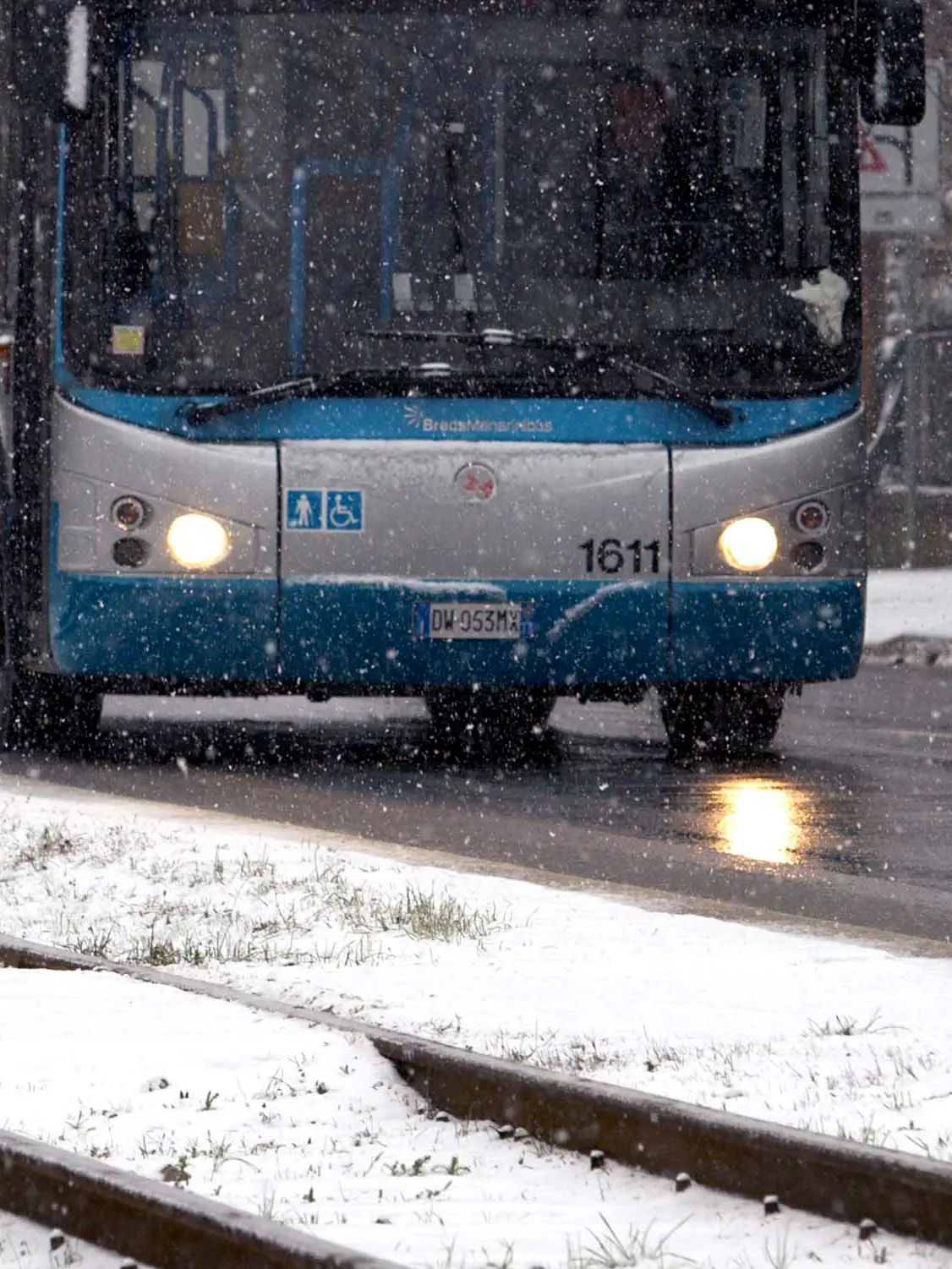 Invito alla cerimonia delle Olimpiadi di Cortina per il bimbo lasciato a piedi dal bus sotto la neve