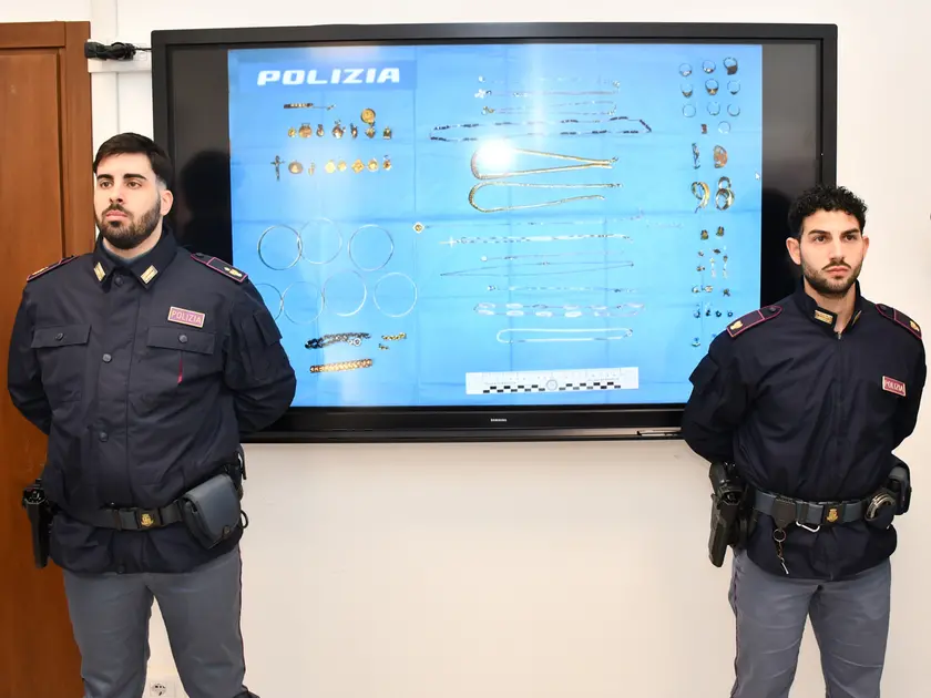 I gioielli recuperati dalla polizia