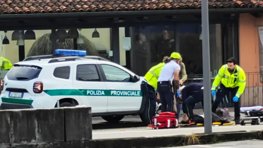 I soccorsi alla donna investita sulle strisce a Feltre