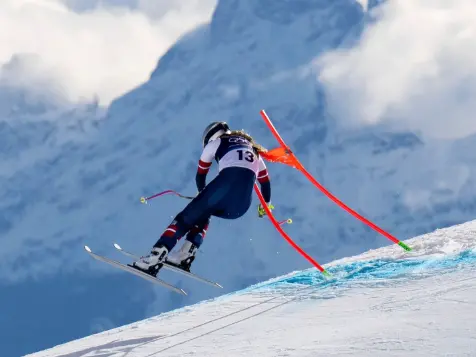 Il momento in cui Vonn perde il controllo degli sci sull’Olympia delle Tofane e cade rovinosamente