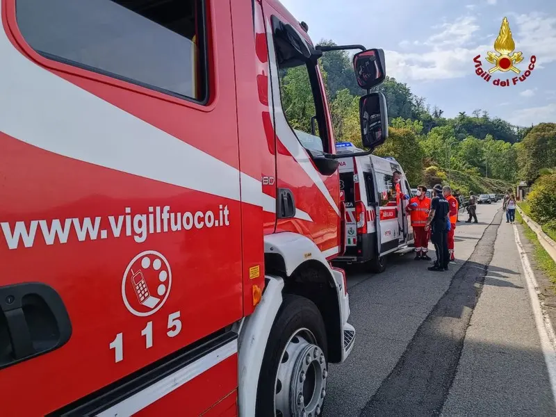 Un intervento di ambulanza e vigili del fuoco