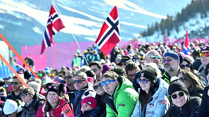 Pubblico e tifo sulle Tofane dove si stanno disputando le gare olimpiche di sci alpino donne
