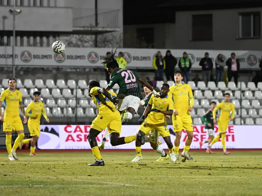 L'inutile rete del pareggio di Taiwo Olonisakin (Foto Beppe De Zanet)