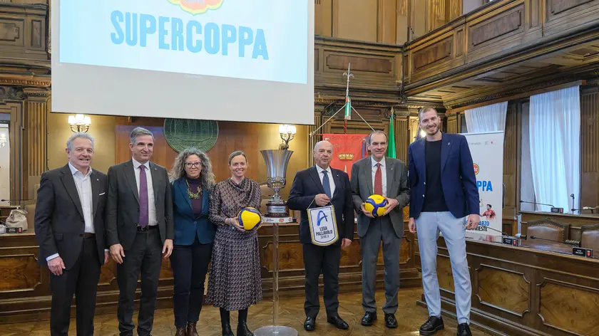 Michelli (Fipav Fvg), Fistetto (ad Lega Pallavolo Serie A), Tonel, Lodi, Dipiazza e Righi (presidente Lega Pallavolo Serie A) (Foto Silvano)