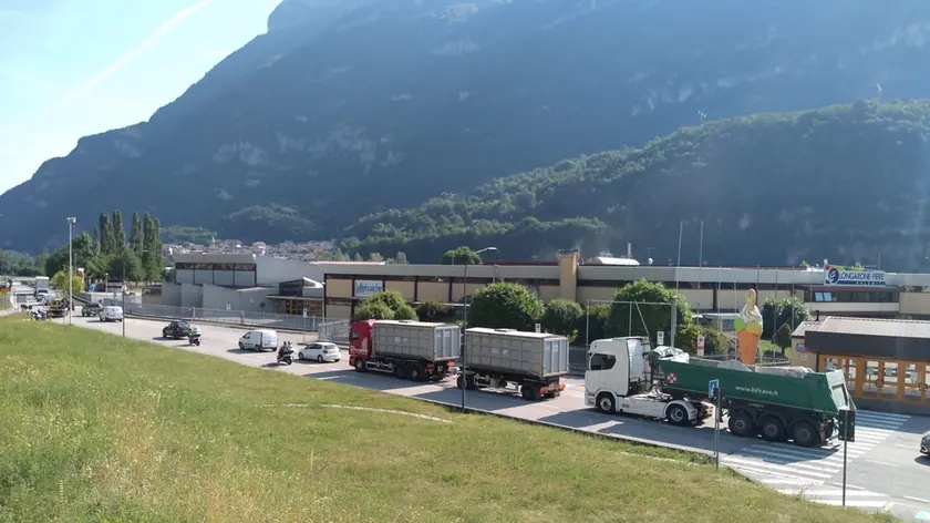 A Belluno aziende e cantieri in difficoltà per il trasporto pesante, limitato dalle 21 alle 4