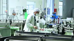 Una linea produttiva dello stabilimento Diaco biofarmaceutici di Trieste