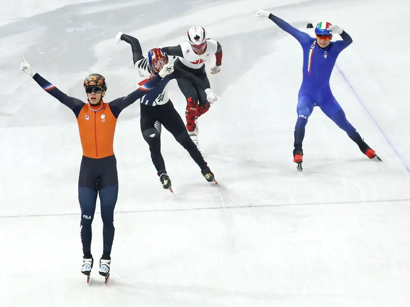 L'arrivo della staffetta dello short track