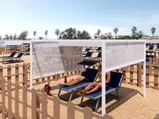Un rendering delle postazioni previste dalla nuova spiaggia (anche) per i cani a Bibione