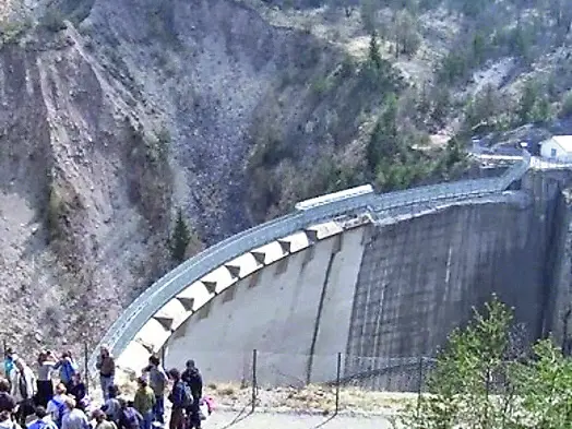 Una veduta della diga del Vajont