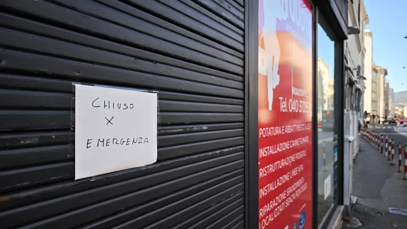 Il giovane triestino era un professionista di alto livello e socio della ditta: qui saracinesche abbassate nella sede InQuota