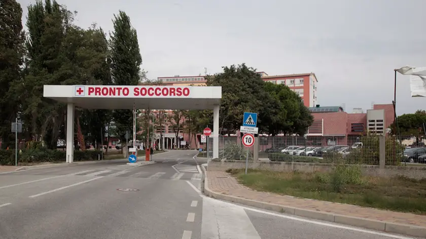 La tredicenne è stata portata al Pronto soccorso della Navicella