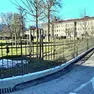 La recinzione al Parco della Rimembranza i cui costi sono aumentati per le prescrizioni della Soprintendenza che ora ha bocciato i giochi per disabili