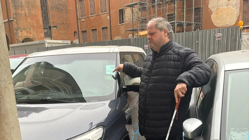 Massimo Vettoretti, 46enne non vedente: è stato multato sei volte