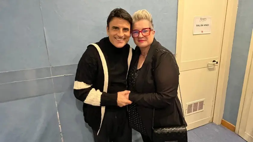 Isa Rovedo e Sal Da Vinci nel backstage del concerto del cantante napoletano