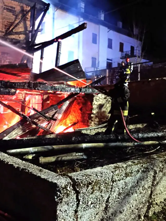 Un'immagine dell'incendio