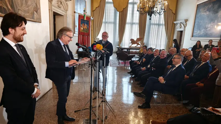 Il presidente della Regione Alberto Stefani e l'assessore alla sanità Gino Gerosa con i direttori generali