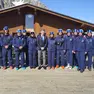 Foto di gruppo per gli agenti e il capo della polizia Pisani