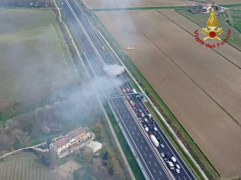 L'incidente tra due autocisterne la mattina del 9 marzo sull'A4 tra Meolo-Roncade e San Donà