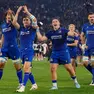 L'Italrugby festeggia sul campo dell'Olimpico la vittoria con l’Inghilterra (Ansa/Frustaci)