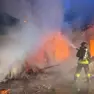 L'incendio dell'autorimessa a Limana in una foto dei vigili del fuoco