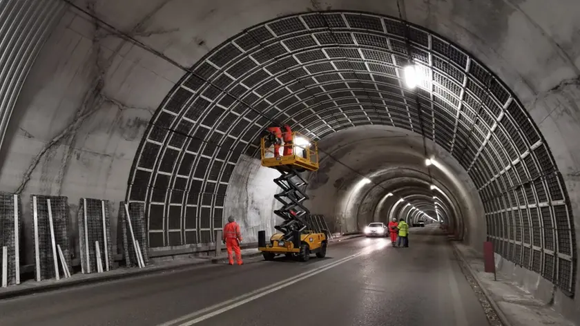Il cantiere nella galleria Comelico
