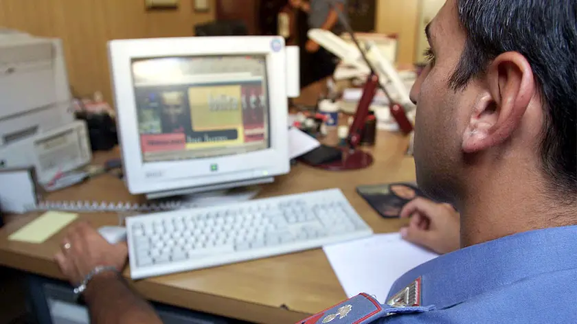I carabinieri hanno scoperto il caso di pedopornografia dopo il racconto di una piccola