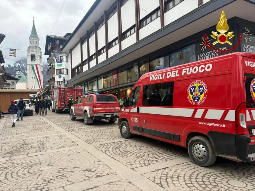 I vigili del fuoco in corso Italia