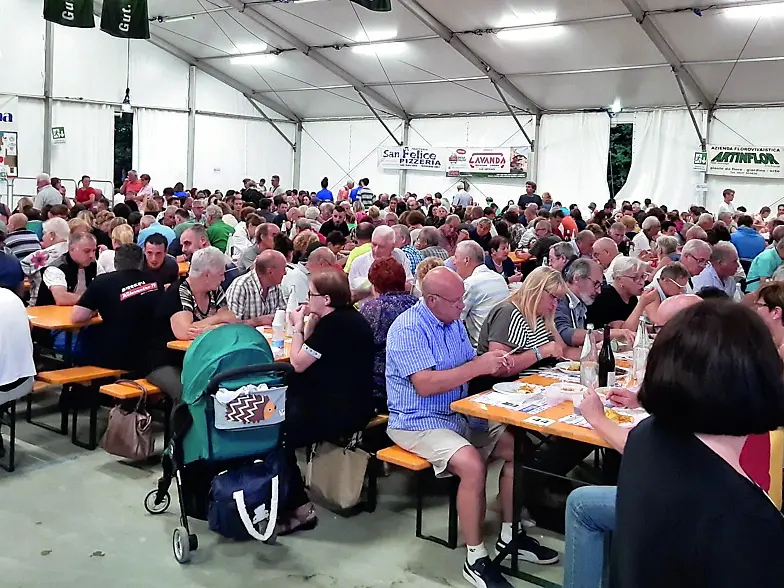 Il tradizionale tutto esaurito delle sagre estive bellunesi