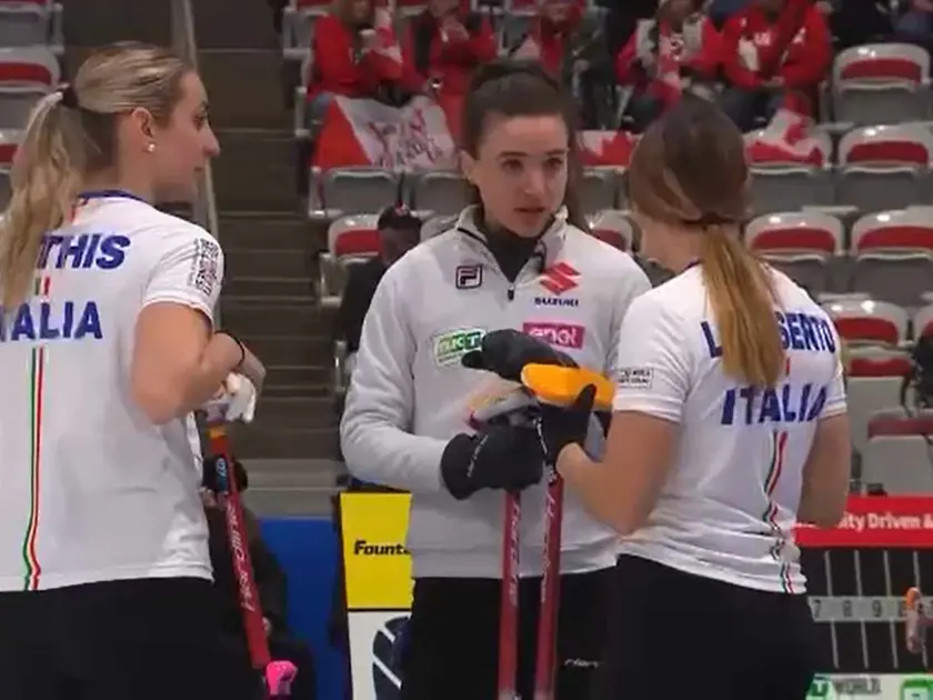 Il momento del battibecco fra Stefania Constantini e Marta Lo Deserto