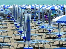 Caorle è la prima spiaggia nel litorale veneziano a ritoccare le tariffe degli ombrelloni
