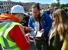 Il controllo del pagamento del ticket d'ingresso a Venezia