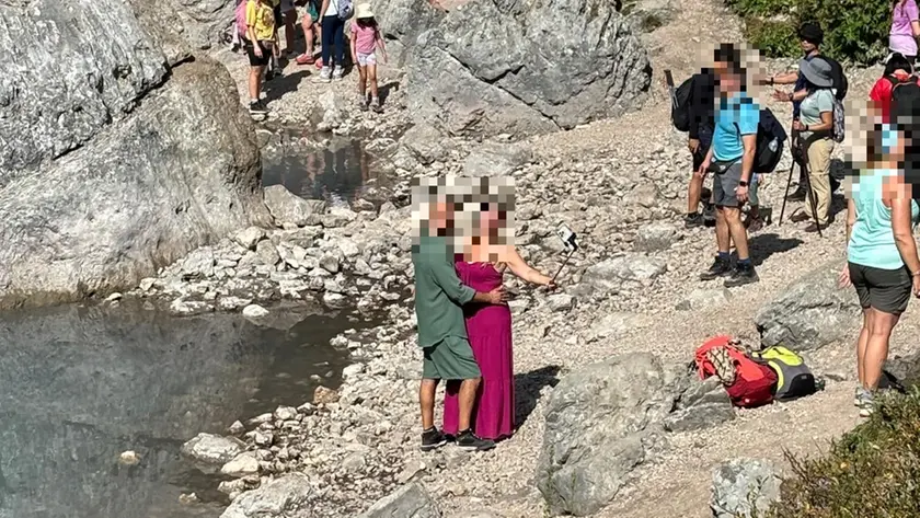 Telecamere e sentinelle del Cai contro i turisti vandali sulle Dolomiti