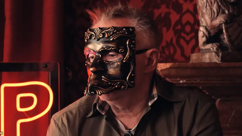 Maniero "mascherato" da Pulp Podcast