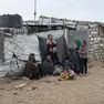 Palestinesi nelle tende nella striscia di Gaza
