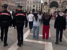 Controllo dei carabinieri in piazza San Marco
