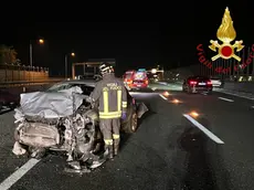 L'auto della coppia dopo lo schianto in A13
