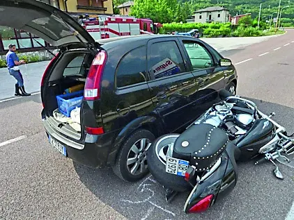 Un incidente tra un’auto e una moto sull’Alemagna a Longarone