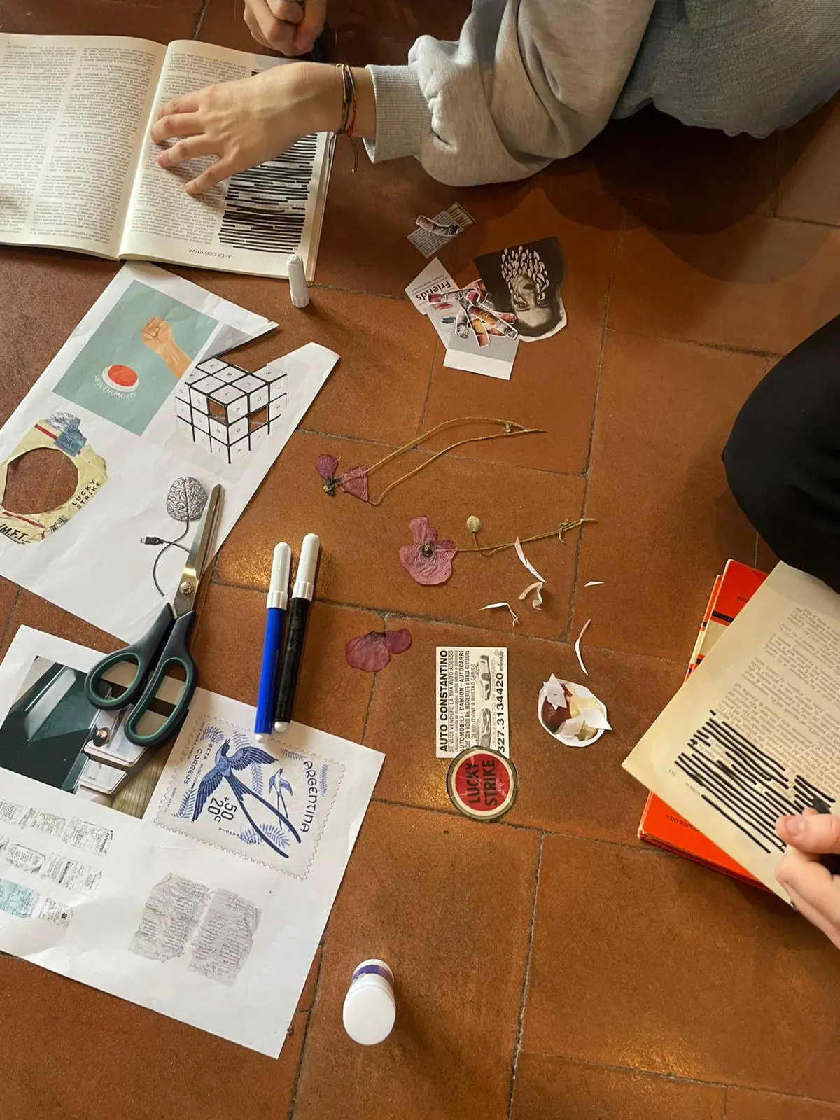 Collage e colori per la Giornata dell'arte degli studenti del Canossiano alla Galleria Rizzarda