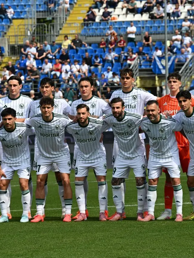 La Dolomiti Bellunesi schierata ieri a Brescia (Foto De Zanet)