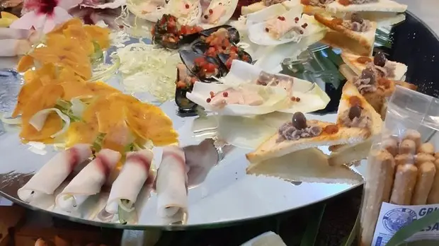 Mangiano pesce a sbaffo e se ne vanno senza pagare: il caso a Jesolo