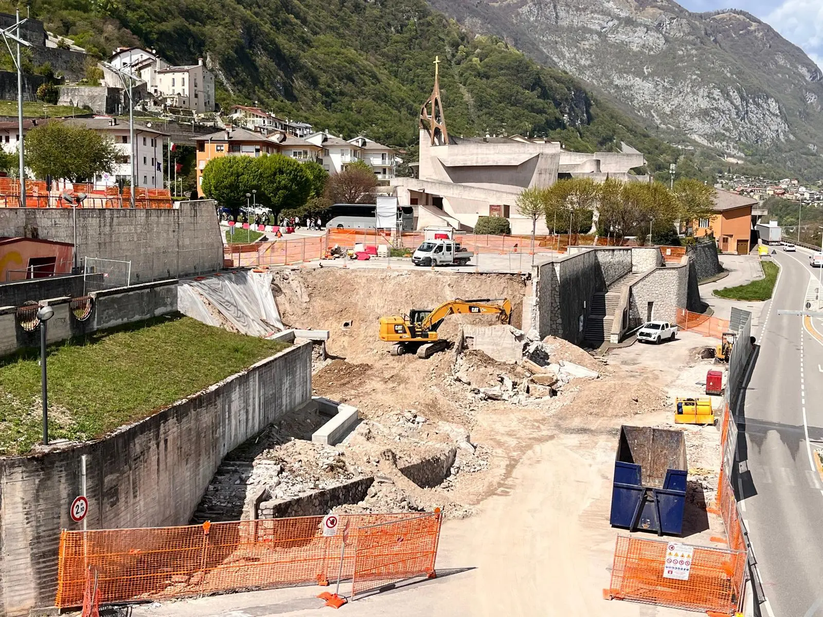 Il cantiere alle ex Poste di Longarone