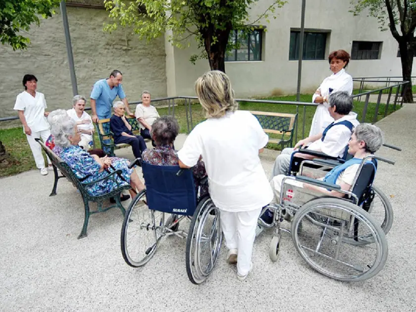 Anziani in casa di riposo