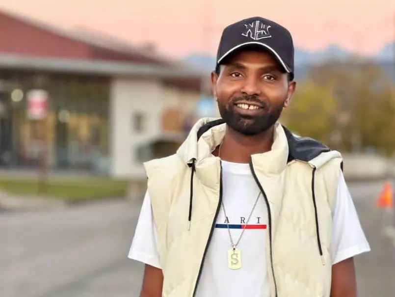 Dowh Mukthar, il sudanese di 34 anni morto mentre tornava in bici dal lavoro